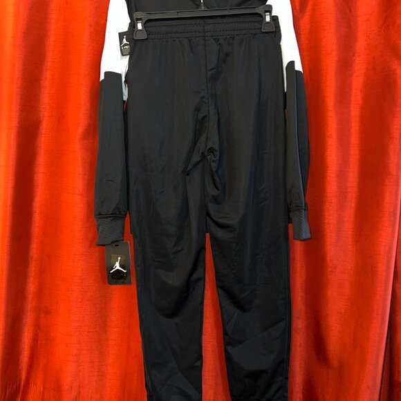 NWT - Boys 2-Piece Black & White Nike Air Jordan Outfit - Size Medium - Picture 3 of 6